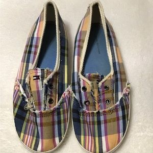 Women’s size 6 Tommy Hilfiger flats sneakers
